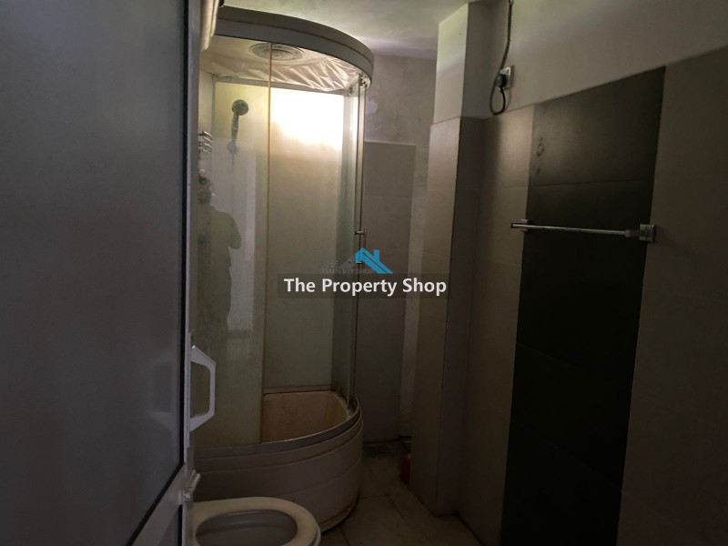 perches with 02 story house for sale in Kundasale* Ideal for Residence purpose.* 06Bedrooms with 04 bathroom* Good environment.* Parking available for 03 vehicles in front space.* Water, Electricity, telephone facilities are available. * Documents in order• This Location is situated near Kundasale Main road (only 600m)• Good neighborhood.• Quiet natural surroundings.• Taxi Stand, Shops, mini Supermarkets, Bank: few minutes. • Price can be Negotiable☆ : Kandy town 5 km :Pallekale Ground 3km : SLIIT,CIBA 1kmCall us for an appointment to visit the property.Please contact us for more Details: Hotline - 0777 507501 Genuine buyers only.NO BROKERS PLEASE..Visit our website for more properties.